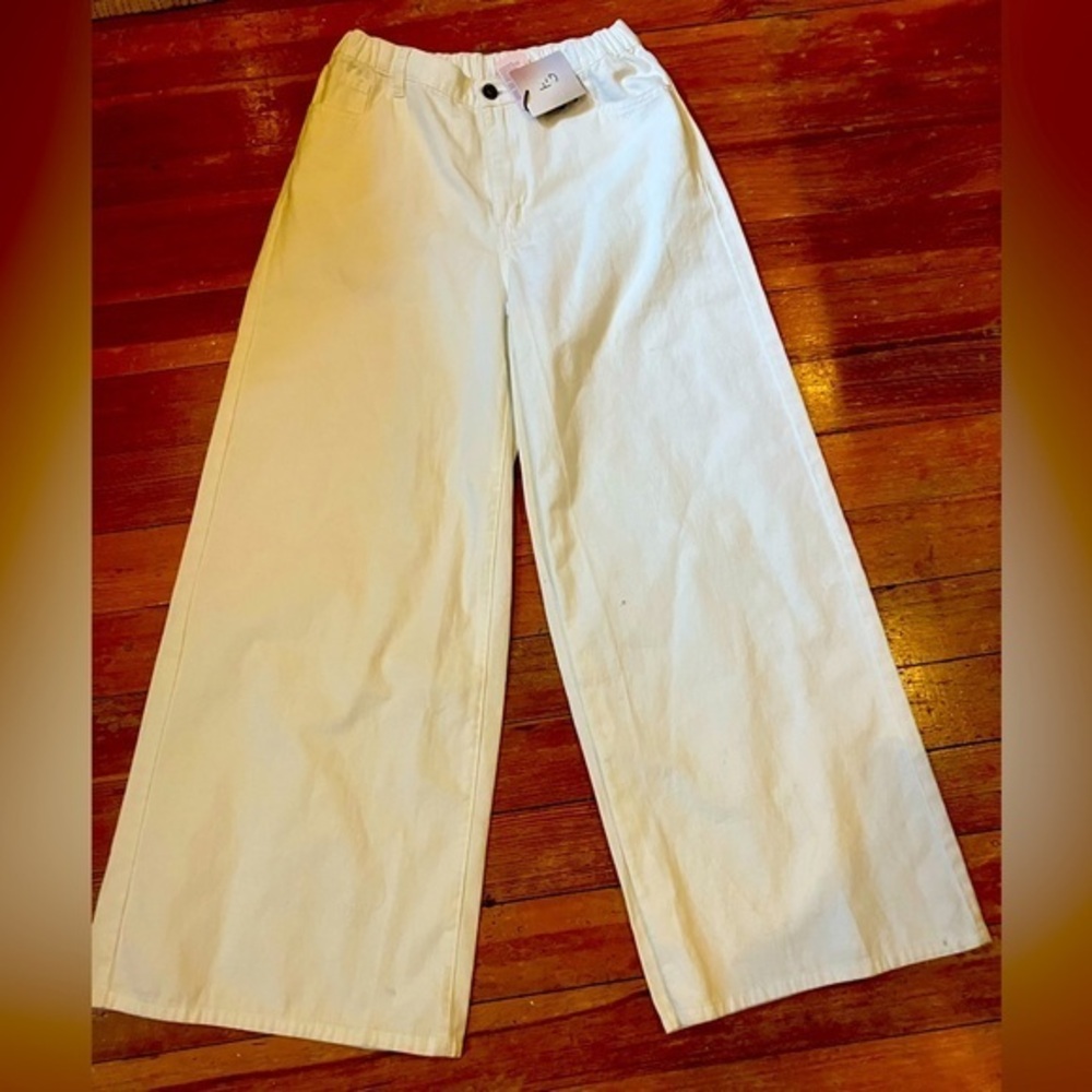 NWT Happily Grey Women’s Wide Legged White Pants with Stretch Waist, Size 27